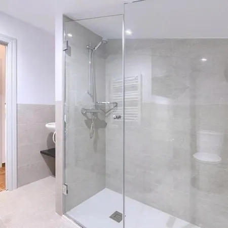 8 Personas En Arratia Y Gorbea *