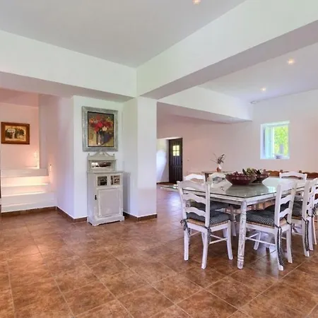 8 Personas En Arratia Y Gorbea