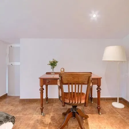 8 Personas En Arratia Y Gorbea *