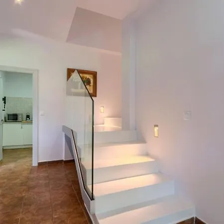 8 Personas En Arratia Y Gorbea