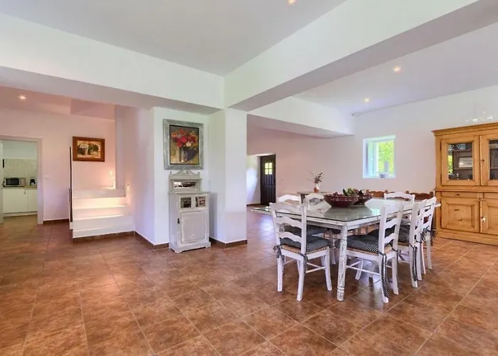 8 Personas En Arratia Y Gorbea