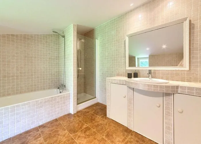 8 Personas En Arratia Y Gorbea *