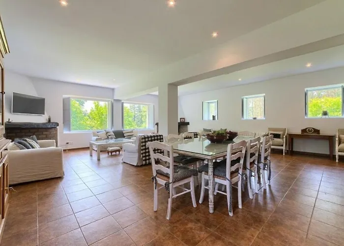 8 Personas En Arratia Y Gorbea