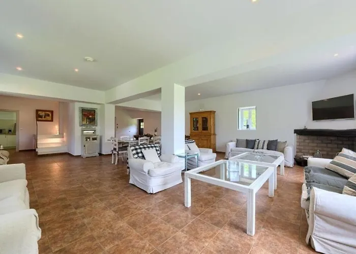 8 Personas En Arratia Y Gorbea *